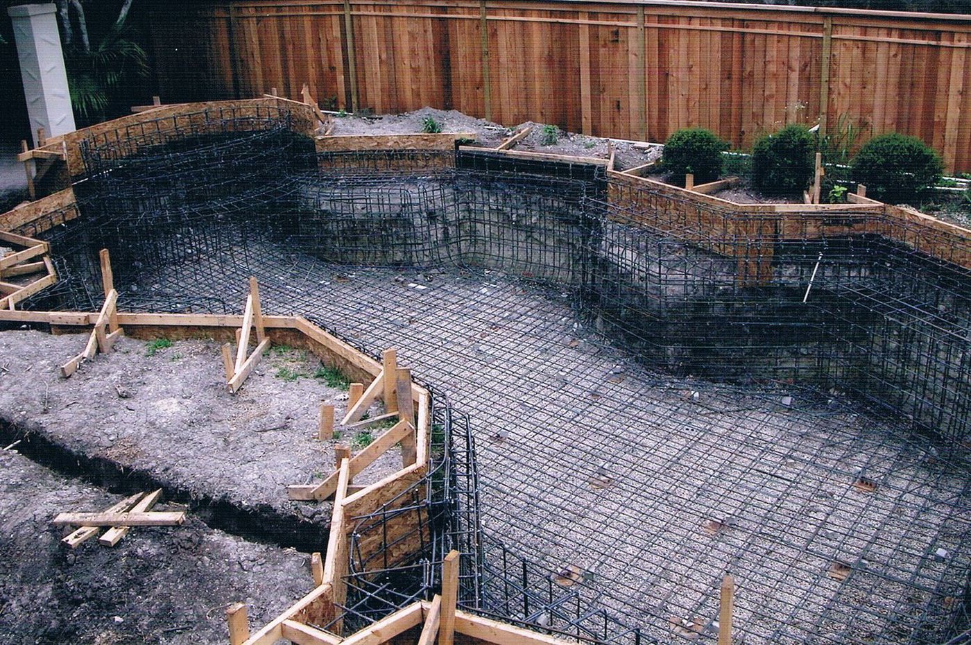 building a concrete swimming pool